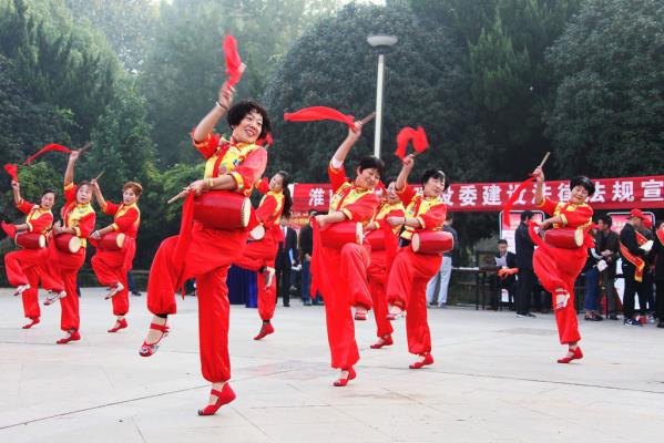 普法宣傳上街頭