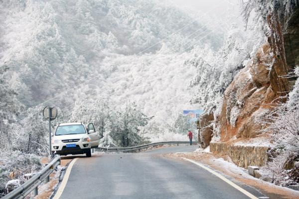 陽春三月：皖浙天路“唐古拉”現霧淞奇觀