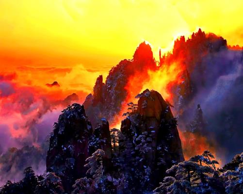 云蒸霞蔚映黃山