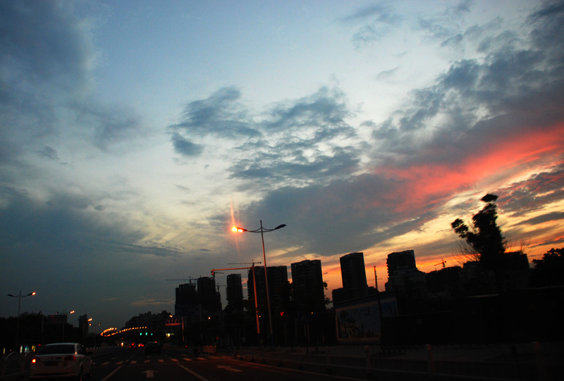 雨過(guò)彩云飛