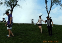 今晚800采訪泉山湖游泳