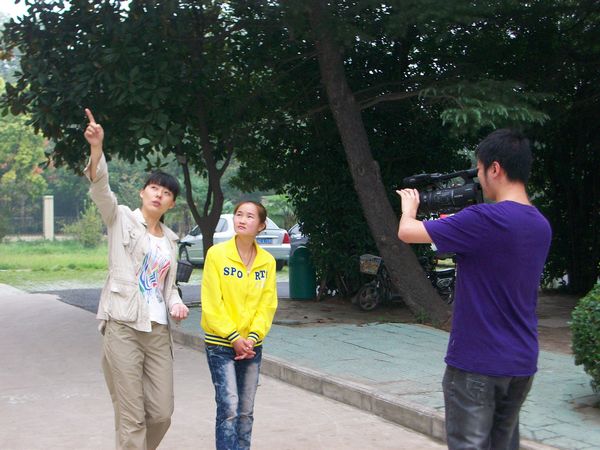 淮南市紅十字會(huì)多方聯(lián)系淮南工業(yè)學(xué)校敞開溫暖懷抱----淮南“義丐”“謝傻子”之女如愿就讀