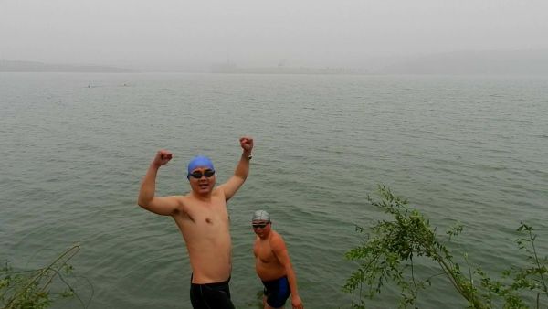 冬至冬泳泉山湖