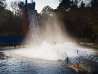 新年第一片     激流勇進