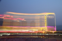 老千：誰持彩練當空舞