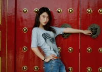 素面美女演繹穿越