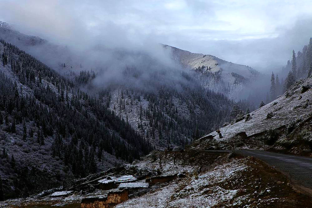 驢行川藏第一險(xiǎn)——翻越冰雪覆蓋的雀兒山(組照)
