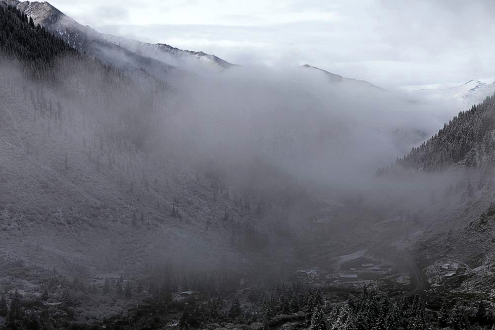 驢行川藏第一險(xiǎn)——翻越冰雪覆蓋的雀兒山(組照)