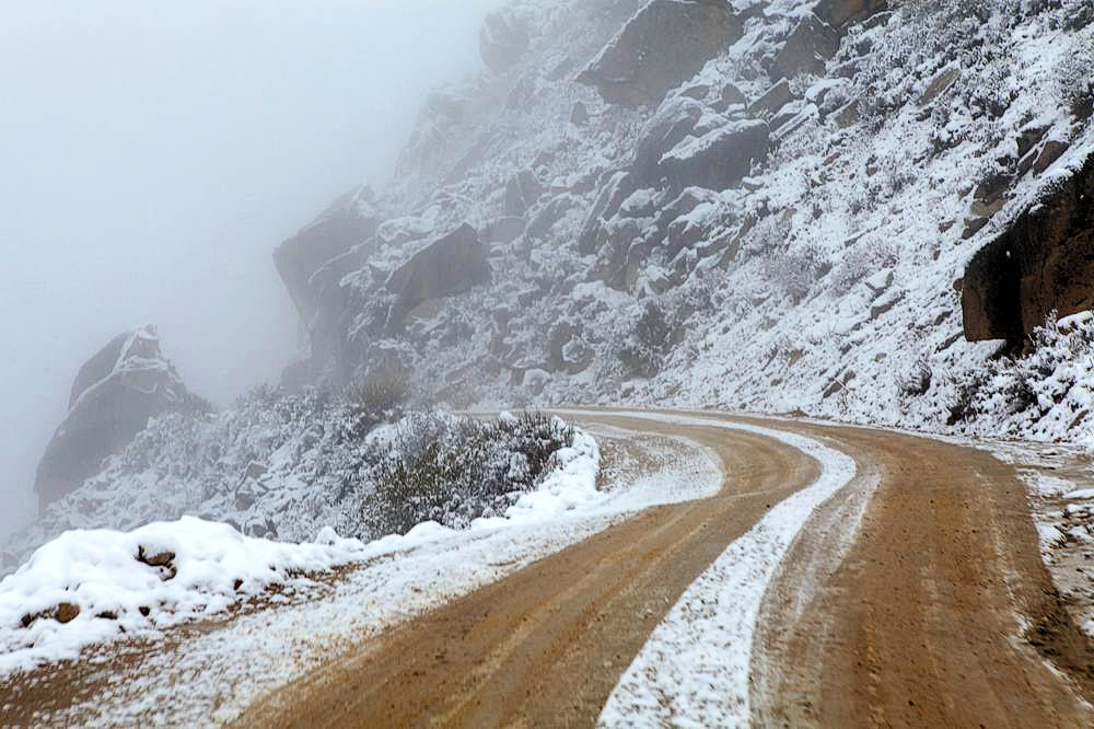 驢行川藏第一險(xiǎn)——翻越冰雪覆蓋的雀兒山(組照)