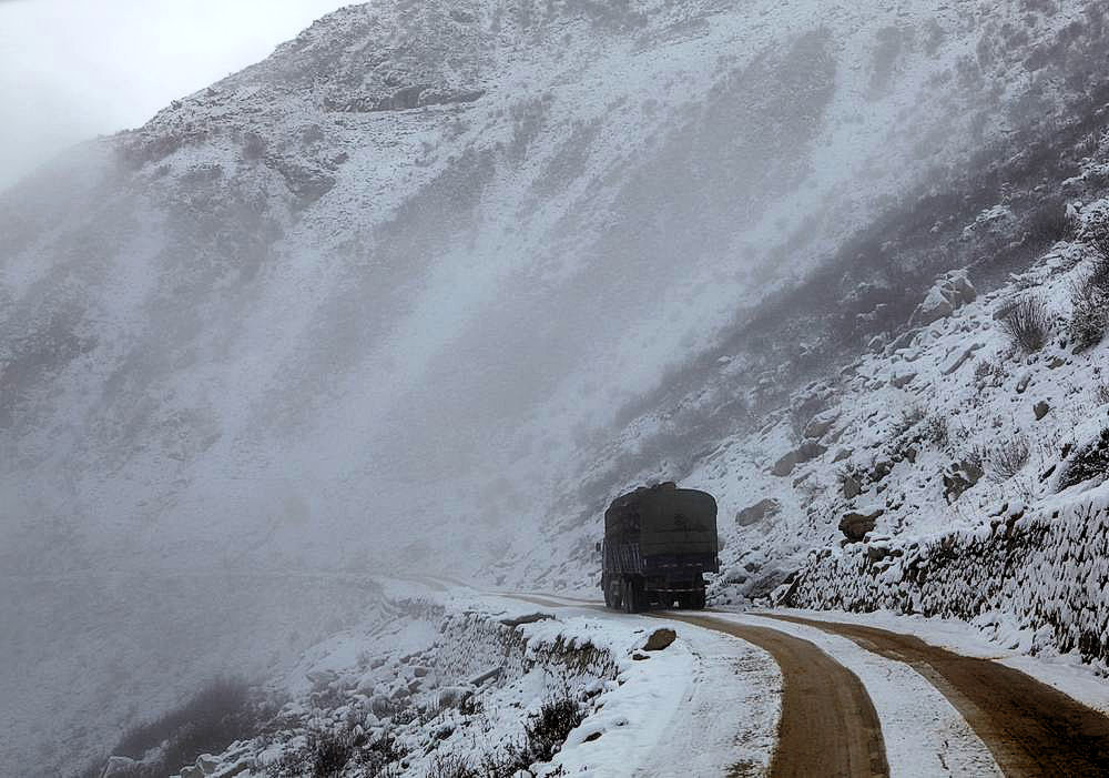 驢行川藏第一險(xiǎn)——翻越冰雪覆蓋的雀兒山(組照)