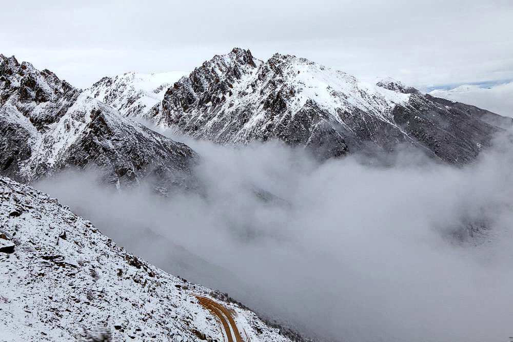 驢行川藏第一險(xiǎn)——翻越冰雪覆蓋的雀兒山(組照)