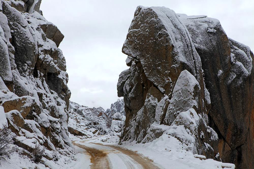驢行川藏第一險(xiǎn)——翻越冰雪覆蓋的雀兒山(組照)