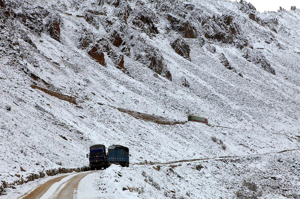 驢行川藏第一險(xiǎn)——翻越冰雪覆蓋的雀兒山(組照)