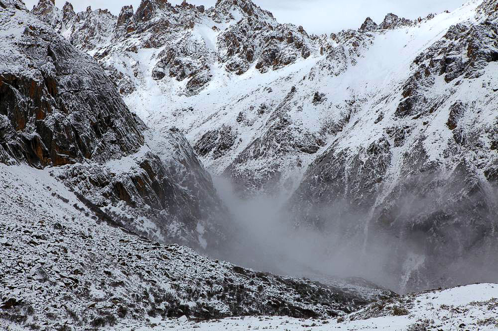 驢行川藏第一險(xiǎn)——翻越冰雪覆蓋的雀兒山(組照)