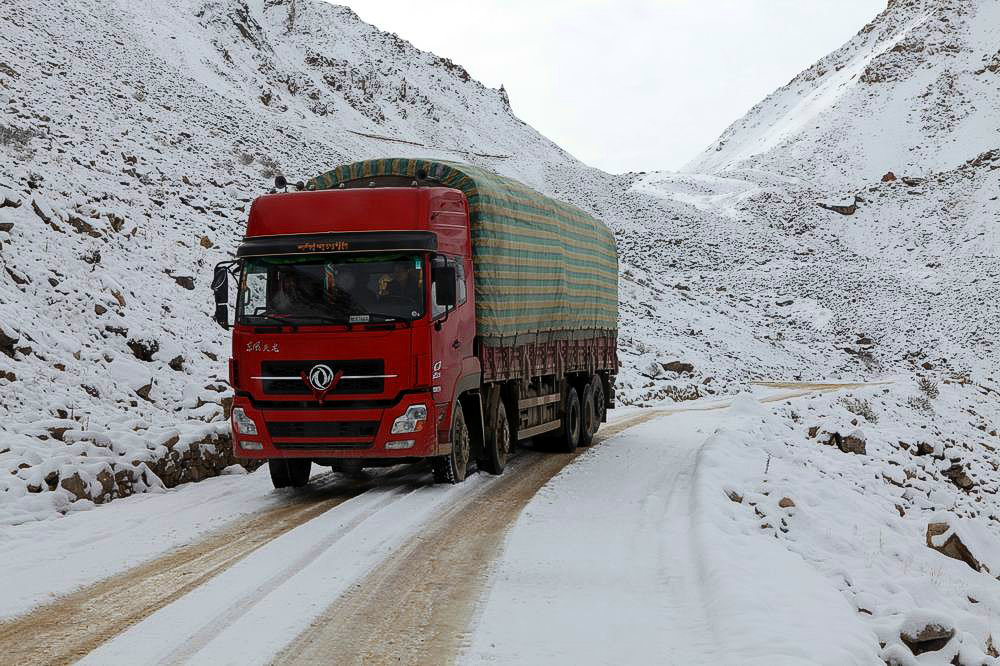 驢行川藏第一險(xiǎn)——翻越冰雪覆蓋的雀兒山(組照)