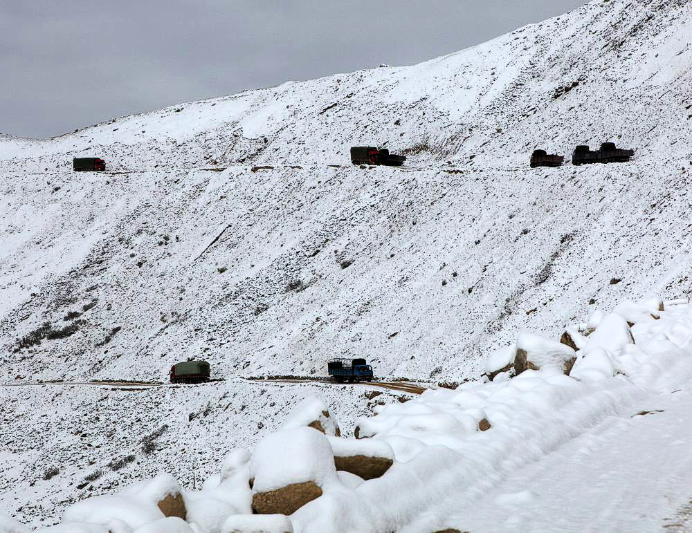 驢行川藏第一險(xiǎn)——翻越冰雪覆蓋的雀兒山(組照)
