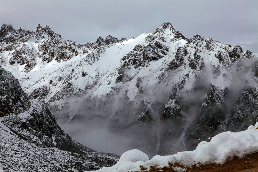 驢行川藏第一險(xiǎn)——翻越冰雪覆蓋的雀兒山(組照)