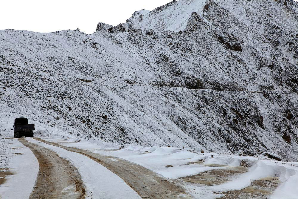 驢行川藏第一險(xiǎn)——翻越冰雪覆蓋的雀兒山(組照)
