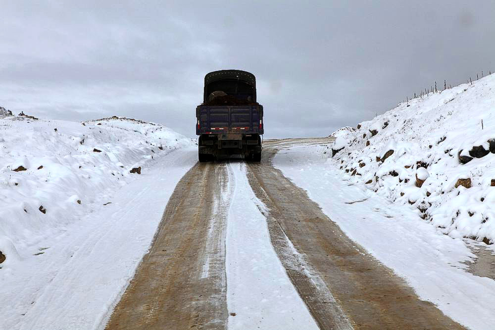 驢行川藏第一險(xiǎn)——翻越冰雪覆蓋的雀兒山(組照)