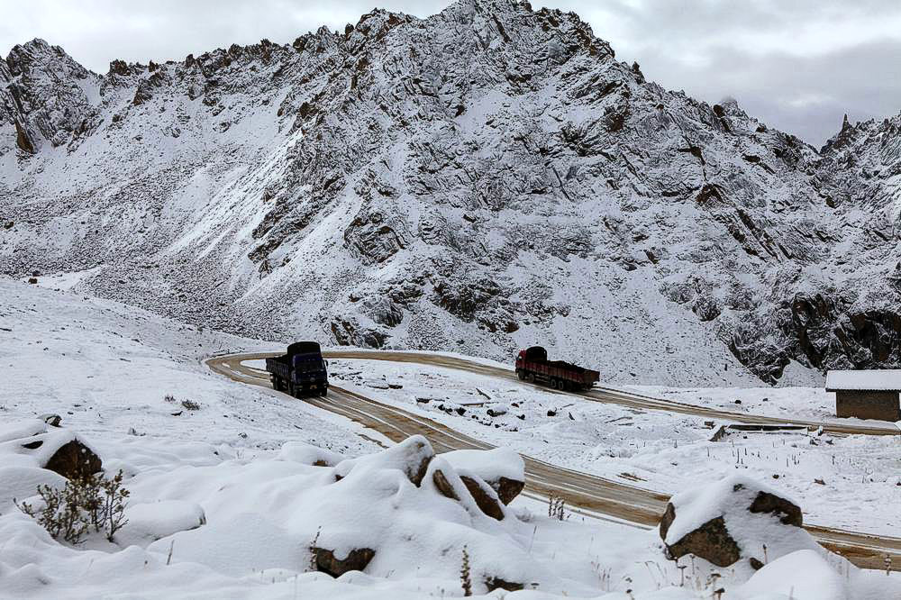 驢行川藏第一險(xiǎn)——翻越冰雪覆蓋的雀兒山(組照)