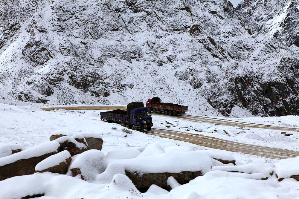 驢行川藏第一險(xiǎn)——翻越冰雪覆蓋的雀兒山(組照)