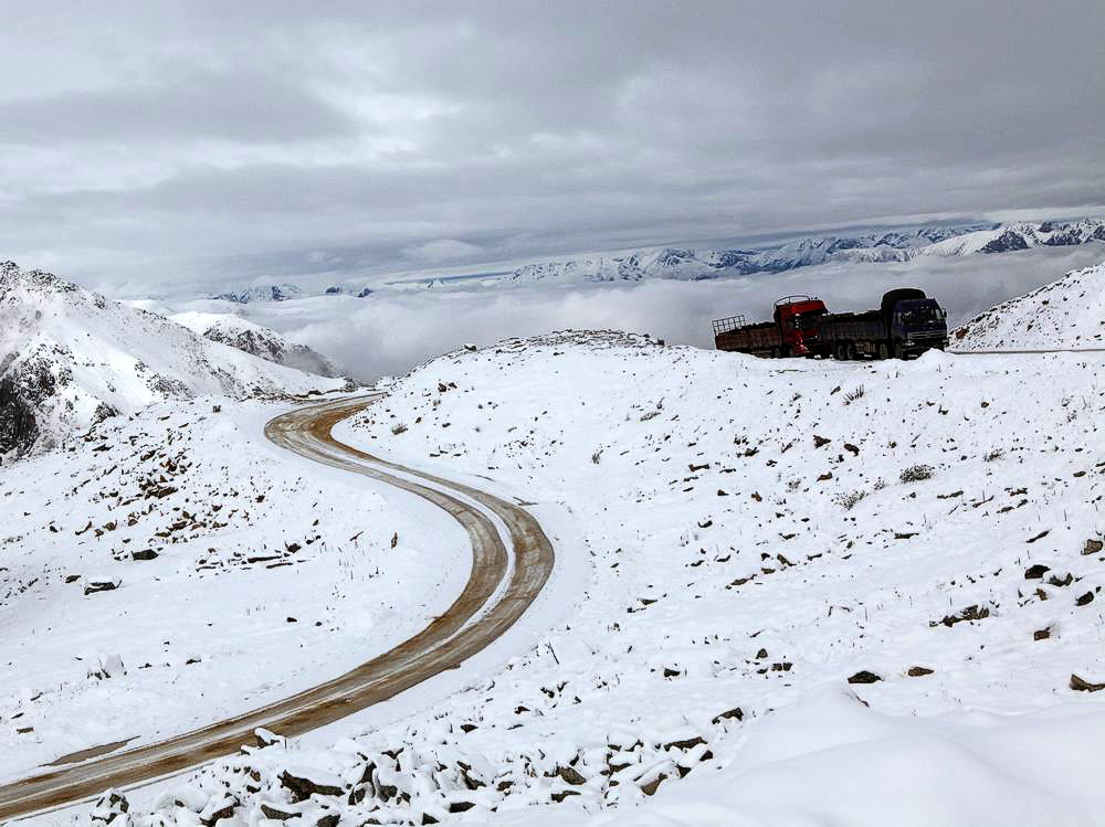 驢行川藏第一險(xiǎn)——翻越冰雪覆蓋的雀兒山(組照)
