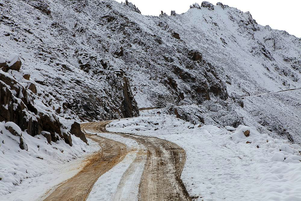 驢行川藏第一險(xiǎn)——翻越冰雪覆蓋的雀兒山(組照)