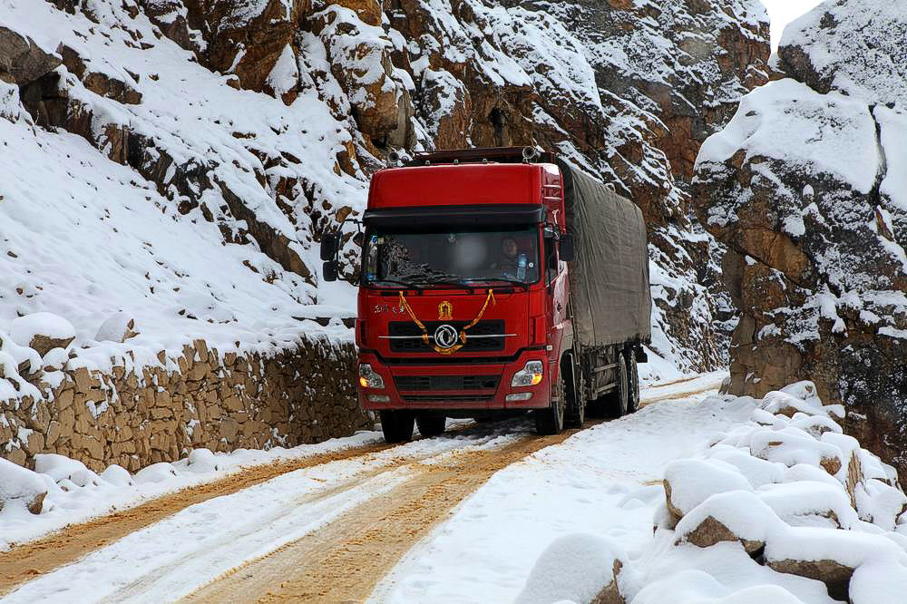 驢行川藏第一險(xiǎn)——翻越冰雪覆蓋的雀兒山(組照)