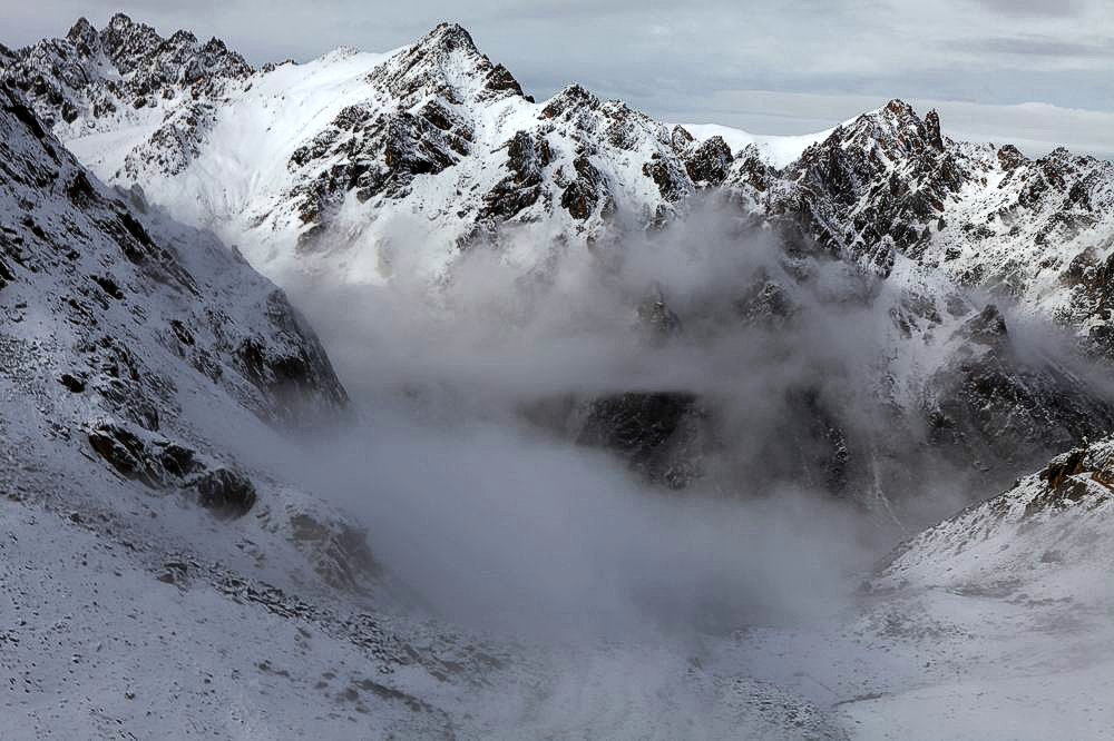 驢行川藏第一險(xiǎn)——翻越冰雪覆蓋的雀兒山(組照)