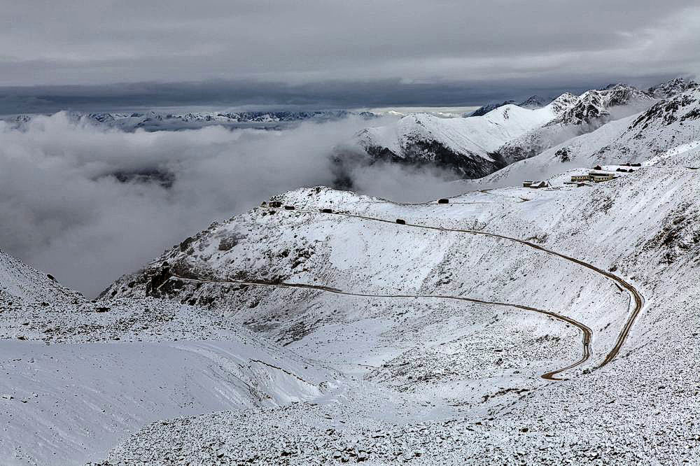驢行川藏第一險(xiǎn)——翻越冰雪覆蓋的雀兒山(組照)