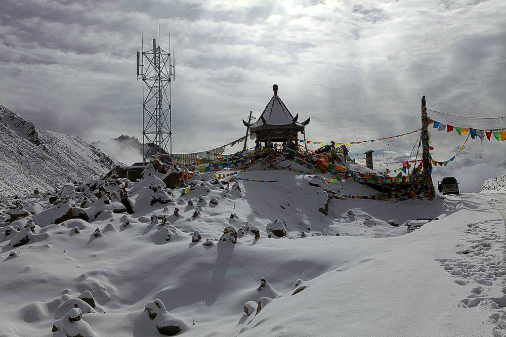 驢行川藏第一險(xiǎn)——翻越冰雪覆蓋的雀兒山(組照)