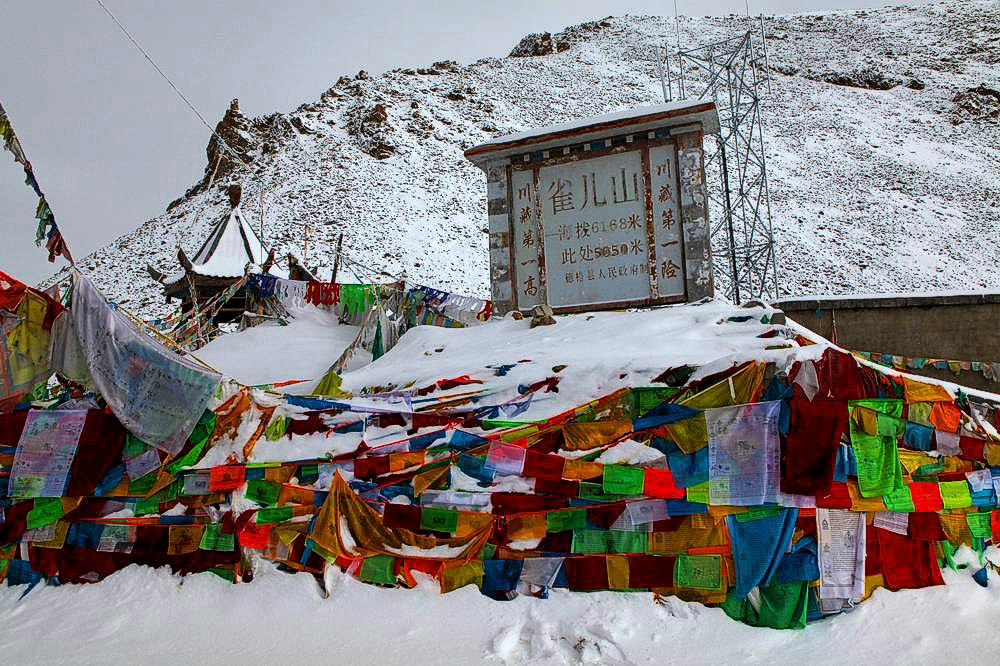 驢行川藏第一險(xiǎn)——翻越冰雪覆蓋的雀兒山(組照)