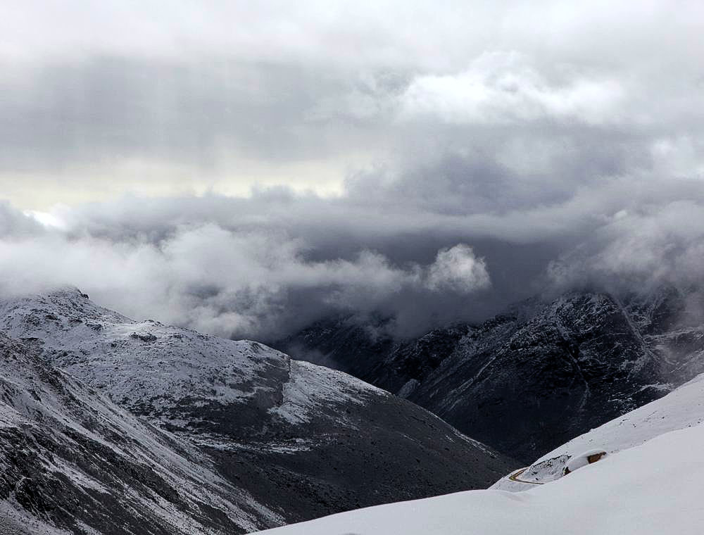 驢行川藏第一險(xiǎn)——翻越冰雪覆蓋的雀兒山(組照)