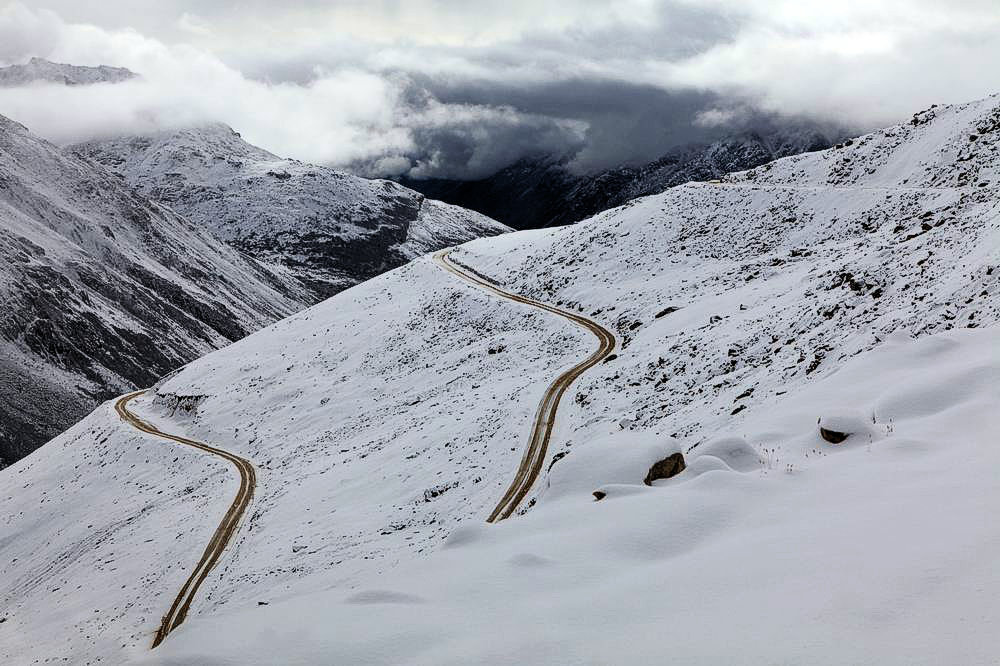 驢行川藏第一險(xiǎn)——翻越冰雪覆蓋的雀兒山(組照)