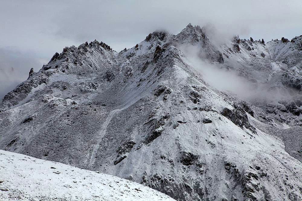 驢行川藏第一險(xiǎn)——翻越冰雪覆蓋的雀兒山(組照)