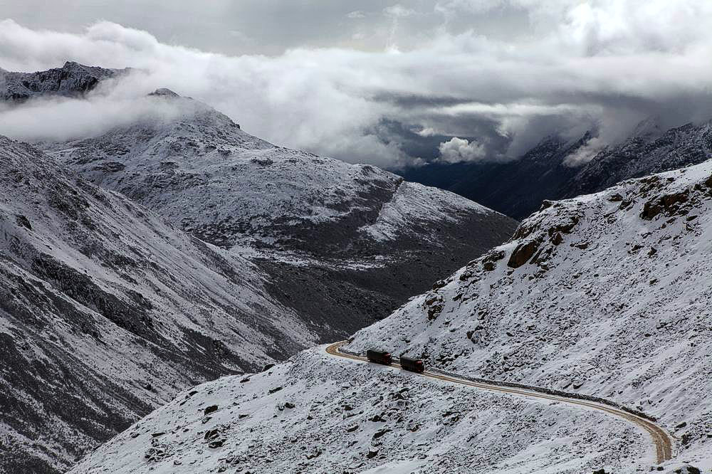 驢行川藏第一險(xiǎn)——翻越冰雪覆蓋的雀兒山(組照)