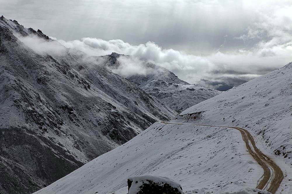 驢行川藏第一險(xiǎn)——翻越冰雪覆蓋的雀兒山(組照)