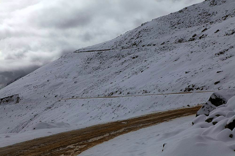 驢行川藏第一險(xiǎn)——翻越冰雪覆蓋的雀兒山(組照)