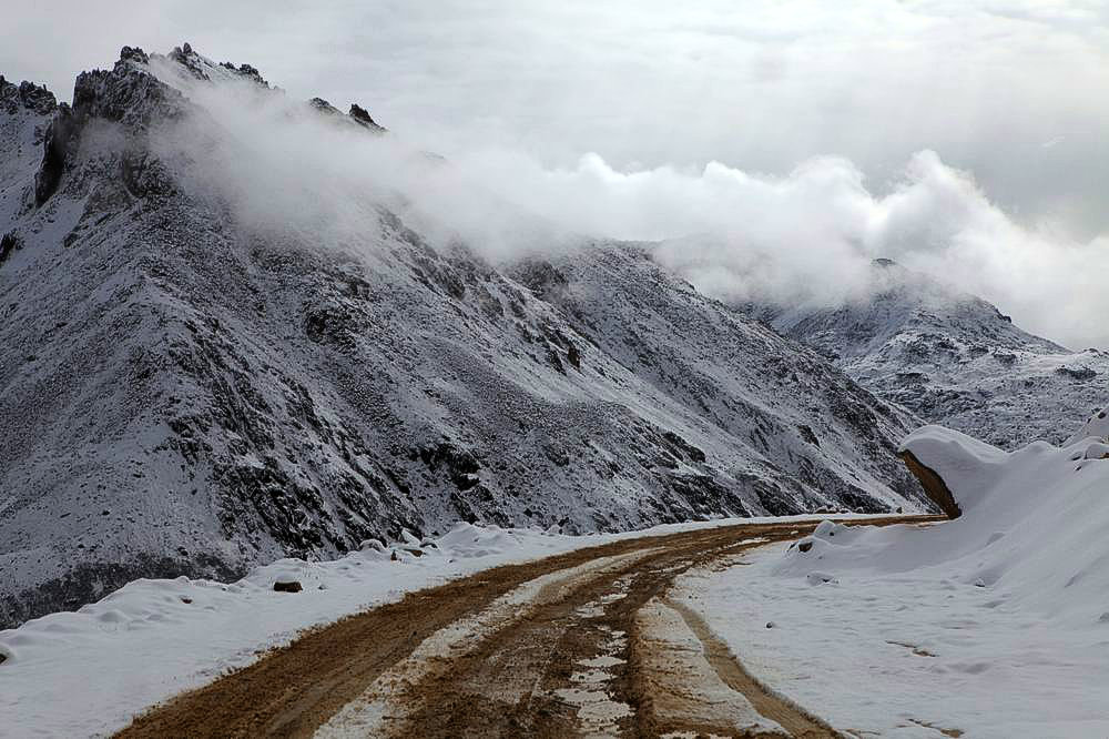 驢行川藏第一險(xiǎn)——翻越冰雪覆蓋的雀兒山(組照)