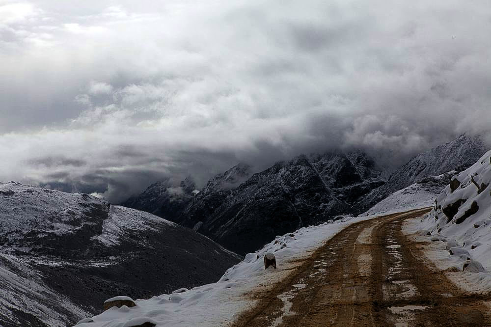 驢行川藏第一險(xiǎn)——翻越冰雪覆蓋的雀兒山(組照)