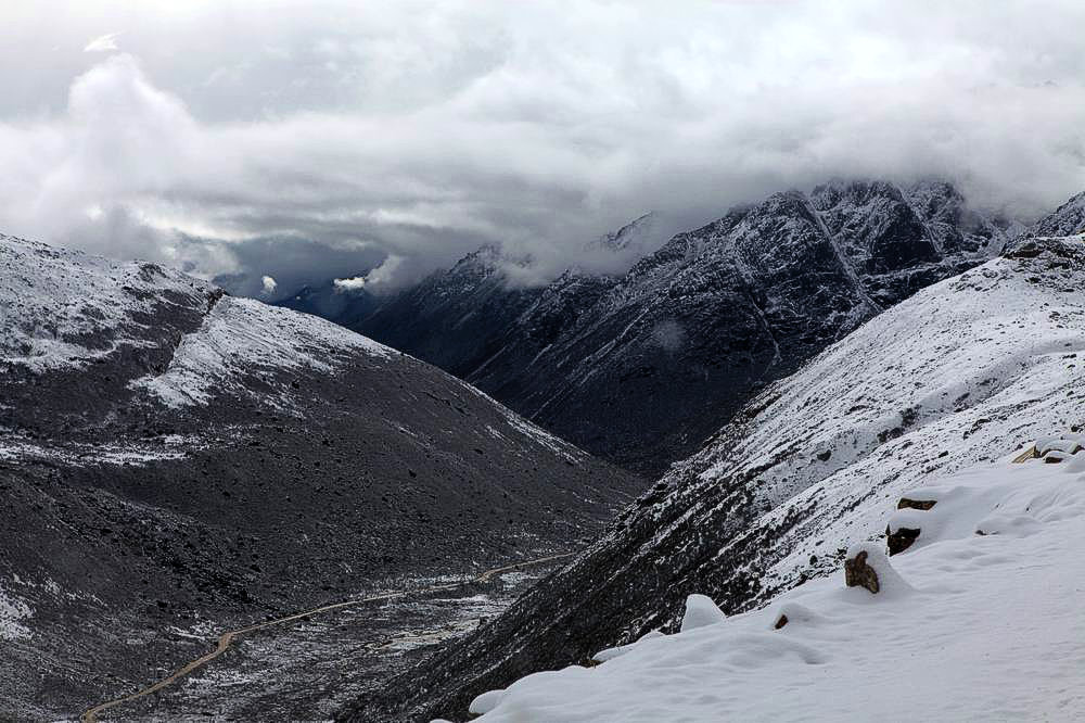 驢行川藏第一險(xiǎn)——翻越冰雪覆蓋的雀兒山(組照)