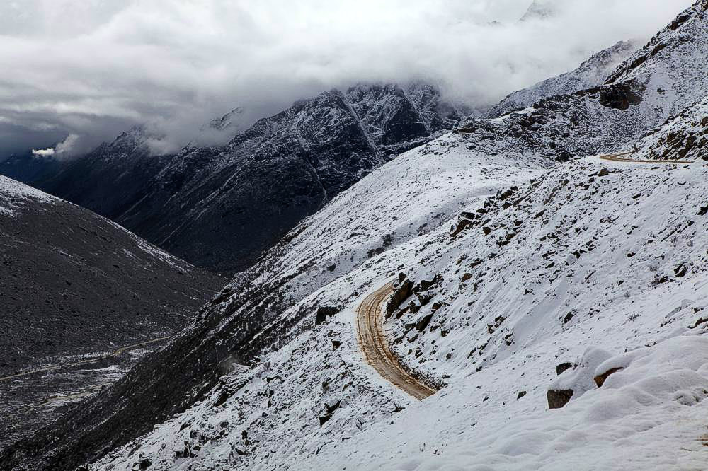 驢行川藏第一險(xiǎn)——翻越冰雪覆蓋的雀兒山(組照)