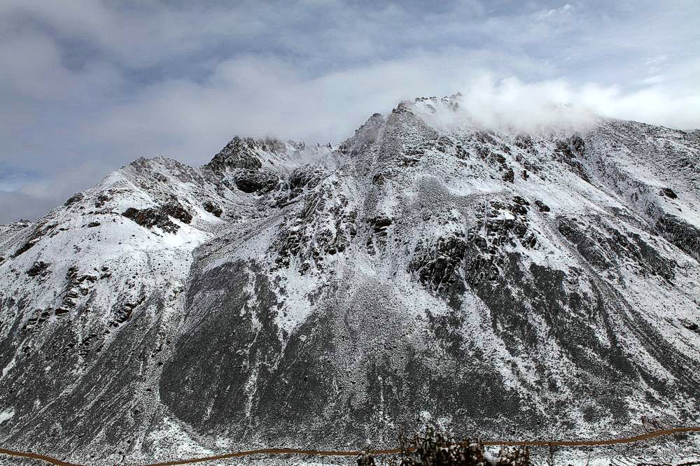 驢行川藏第一險(xiǎn)——翻越冰雪覆蓋的雀兒山(組照)