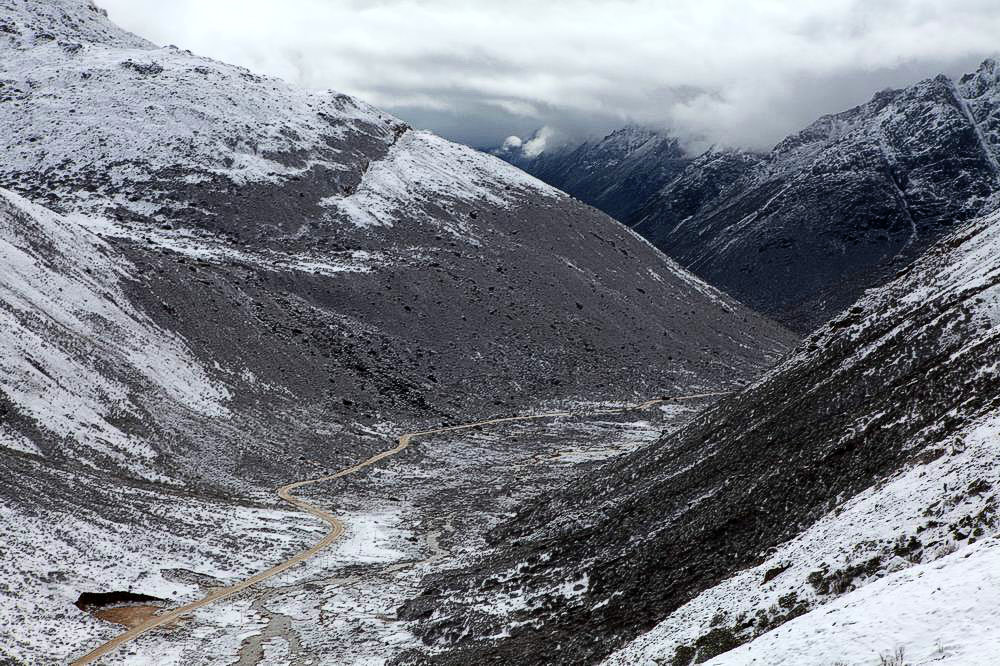 驢行川藏第一險(xiǎn)——翻越冰雪覆蓋的雀兒山(組照)