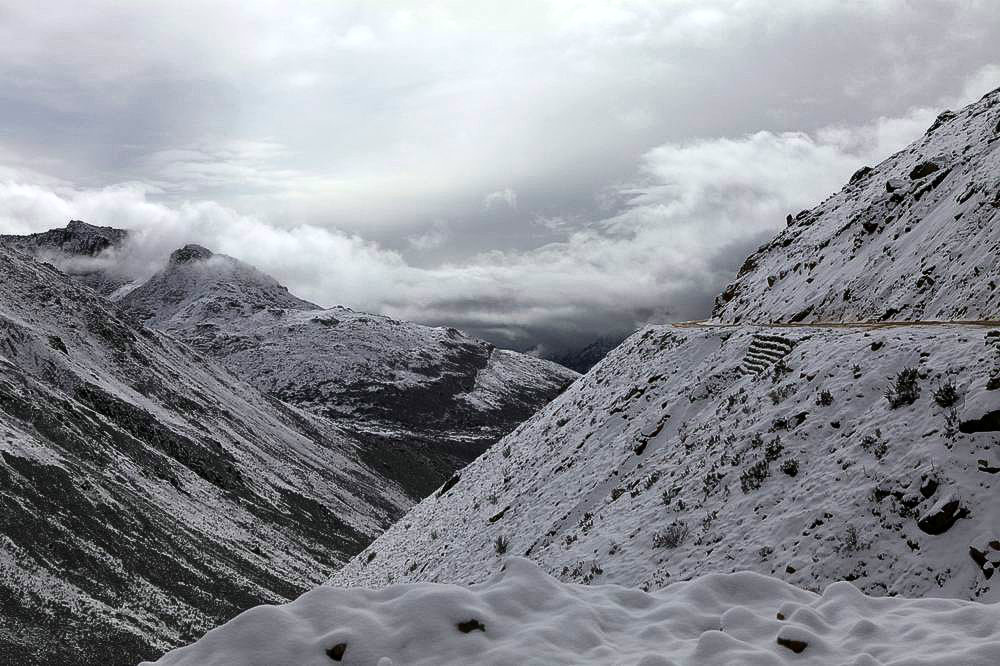 驢行川藏第一險(xiǎn)——翻越冰雪覆蓋的雀兒山(組照)