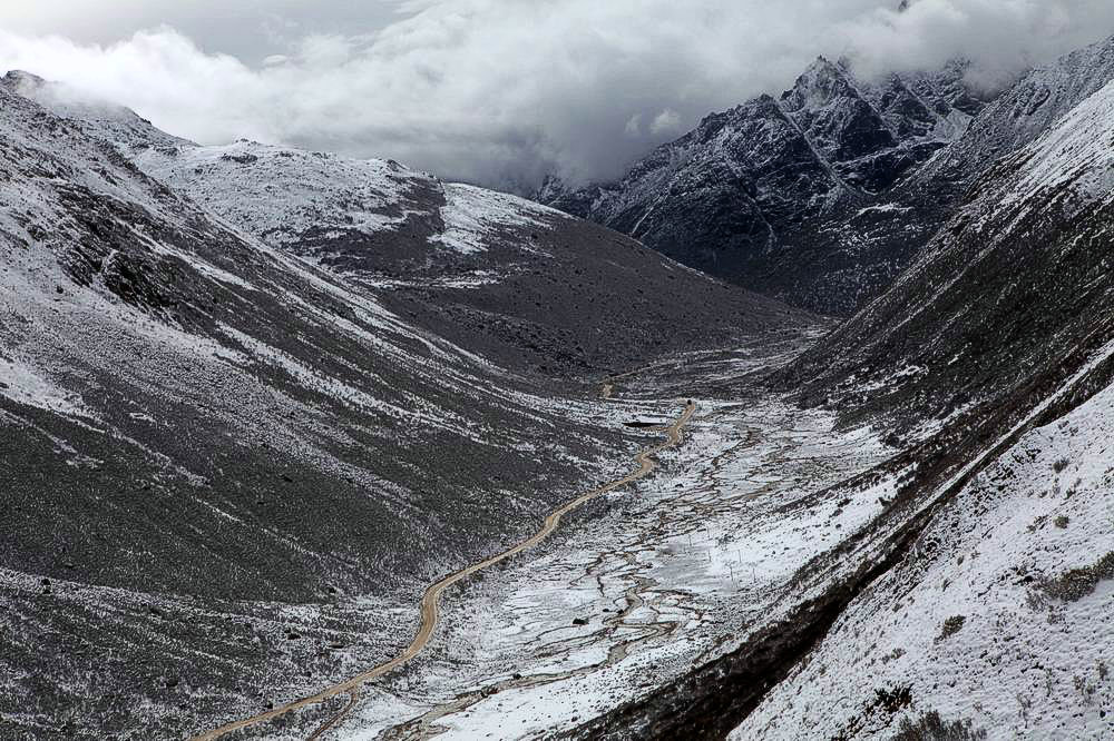 驢行川藏第一險(xiǎn)——翻越冰雪覆蓋的雀兒山(組照)