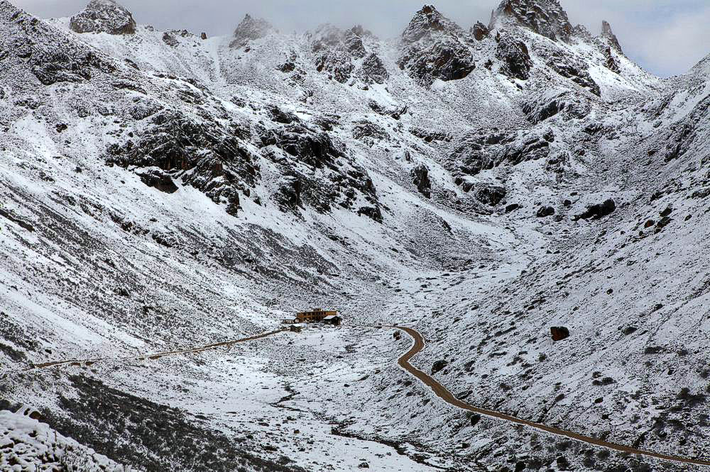 驢行川藏第一險(xiǎn)——翻越冰雪覆蓋的雀兒山(組照)