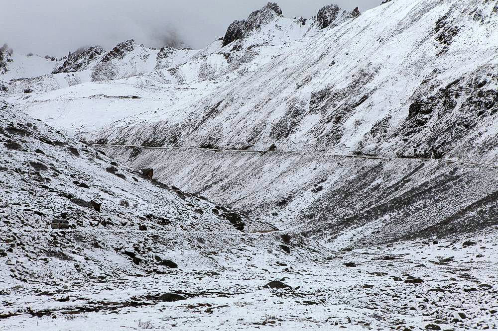 驢行川藏第一險(xiǎn)——翻越冰雪覆蓋的雀兒山(組照)