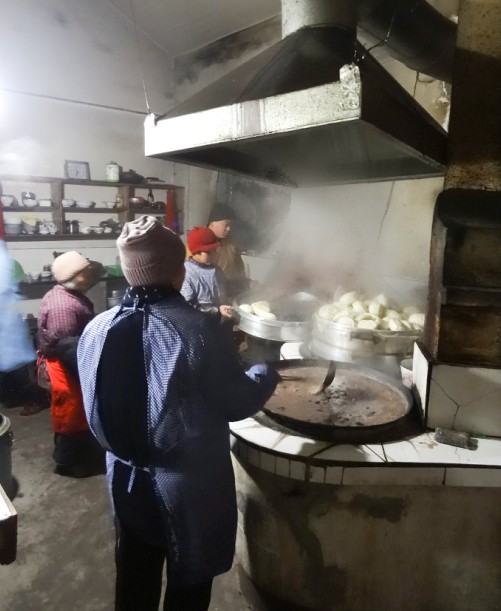 上窯洞山寺廟過臘八節