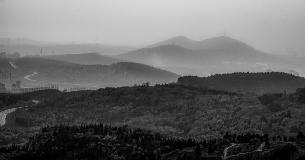 舜耕山，黑白韻